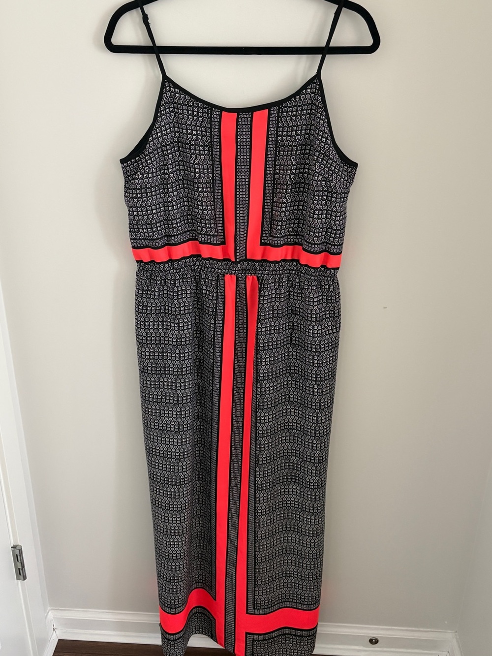 Vince Camuto Black Womens Maxi Dress with Red Pattern Slits and Lining